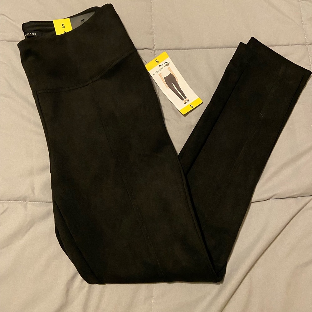 NWT Andrew Marc Womens black Faux Suede Pull on Legging Pants. Size small.
